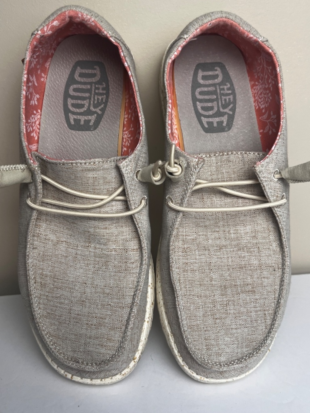 Hey Dude Woman’s Wendy Chambray White Hut Sneaker Shoes Size 9